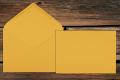[370703] Briefhüllen 156x220 mm Nassklebend Strukturiert Honiggelb 100 g/qm